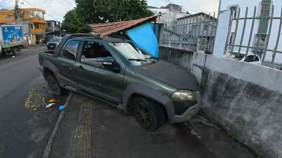 Adolescente de 17 anos morre e pai fica ferido após ataque a tiros contra carro em Salvador