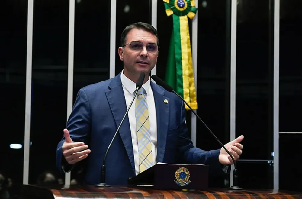 Flávio Bolsonaro chama Lula de “Biden brasileiro” após tarifaço