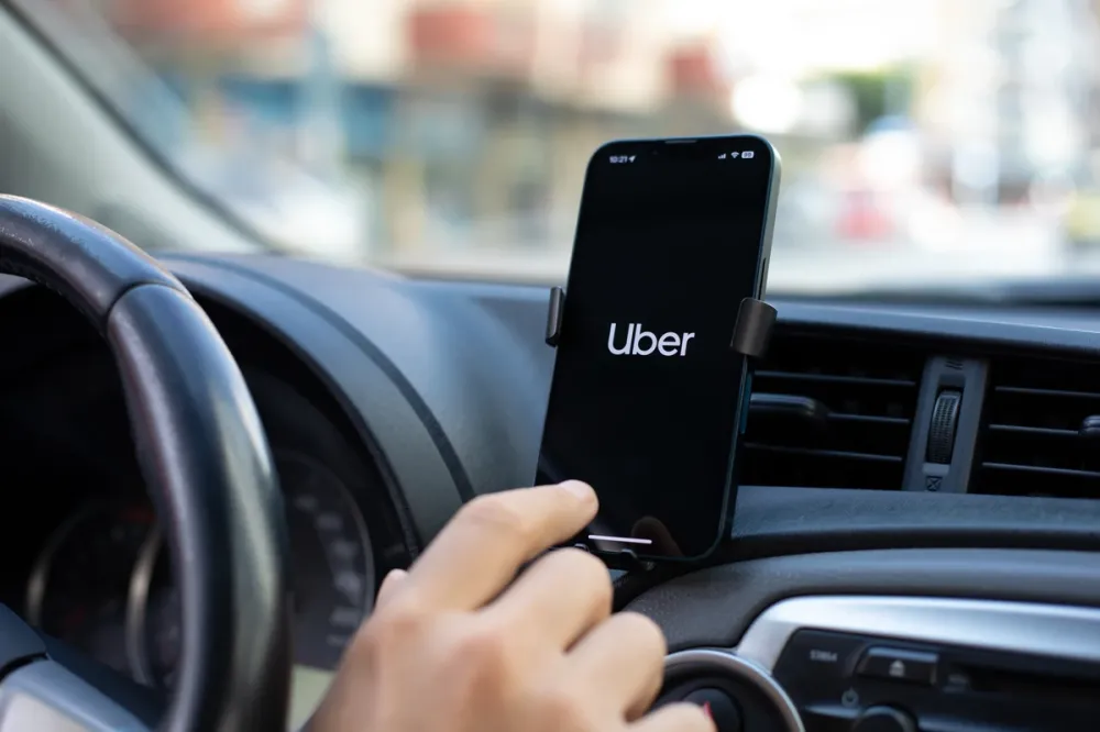 Governo amplia financiamento de seminovos para motoristas de aplicativo e taxistas