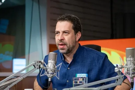 Boulos quer ofensiva contra Flávio Bolsonaro por tarifaço de Trump