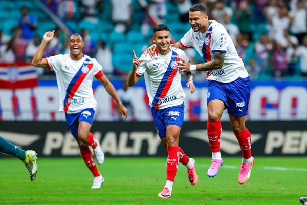 Bahia vence a Chapecoense por 2 a 0 na Arena Fonte Nova e retoma caminho das vitórias no Brasileirão