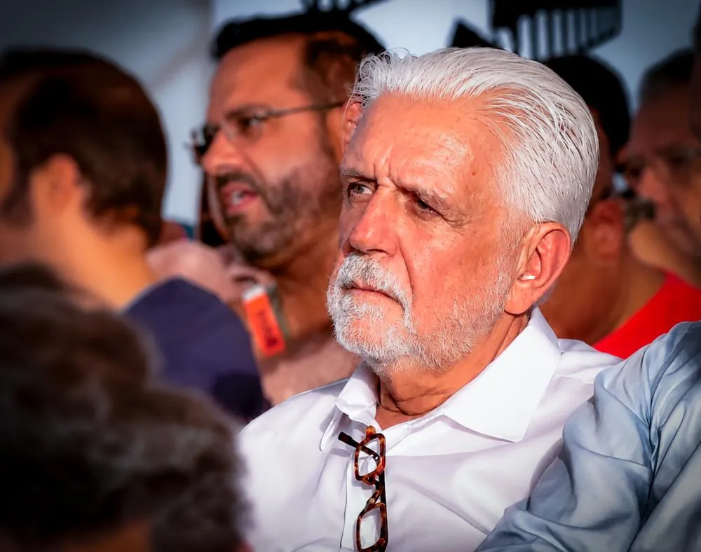 Jaques Wagner tentou vender terreno de R$ 15 milhões, em Camaçari, um dia após ser alvo da PF, mas cartório barrou