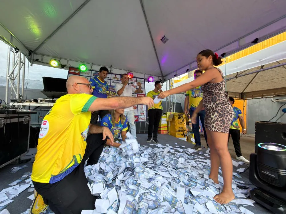 Morador de Camaçari ganha caminhão de prêmios no sorteio de aniversário do Hiper Unimar