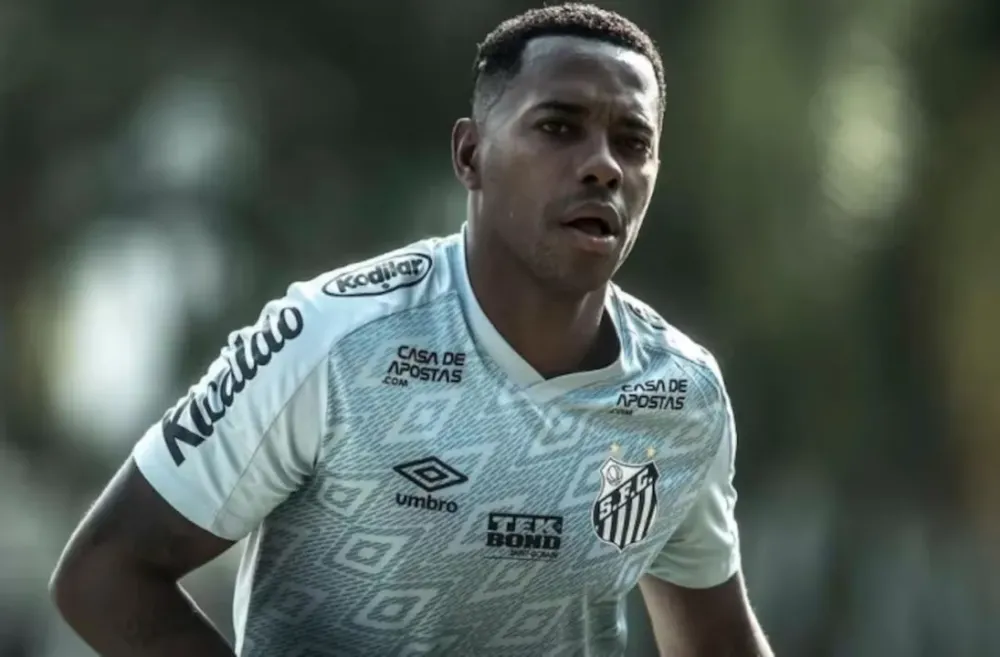 Cobertura luxuosa de Robinho é colocada à venda por R$ 9 milhões