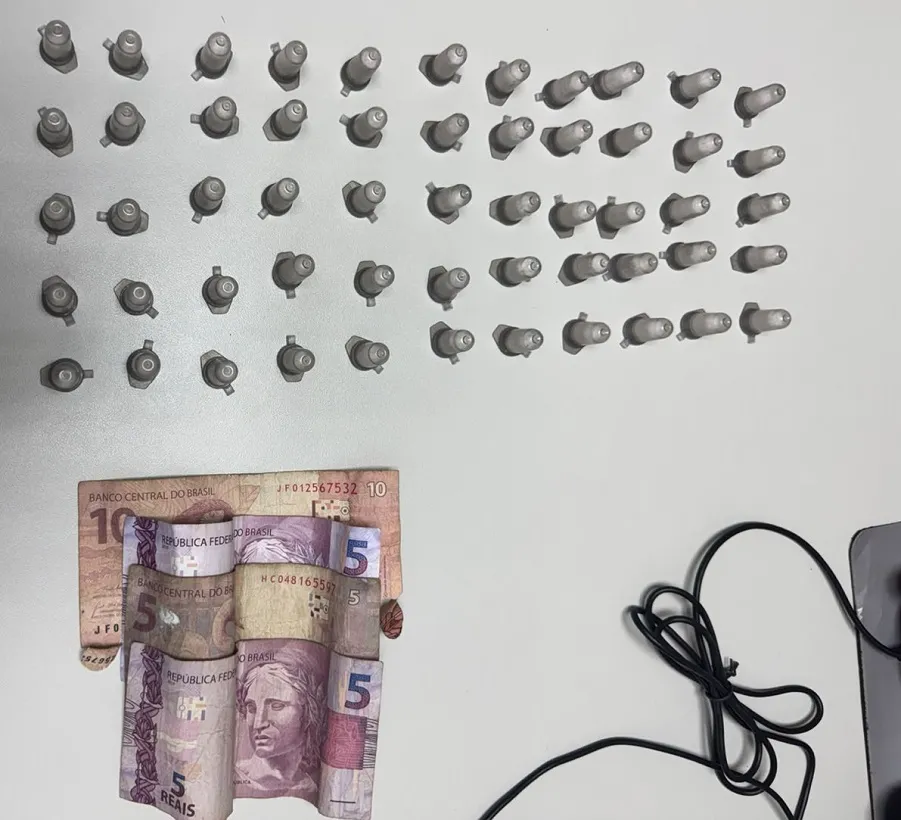 Homem é preso com 55 pinos de cocaína durante ação da CIPE Polo em Camaçari
