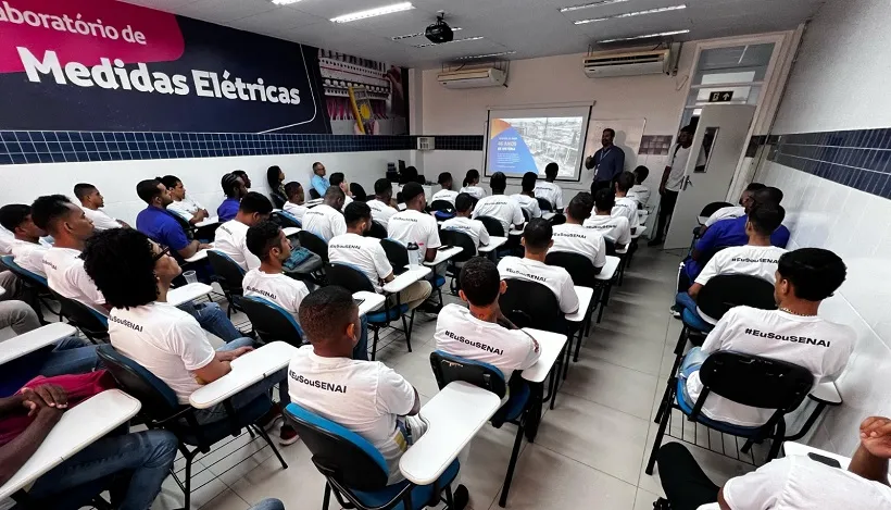 Programa abre inscrições para jovens e adultos concluírem o Ensino Médio e se qualificarem profissionalmente