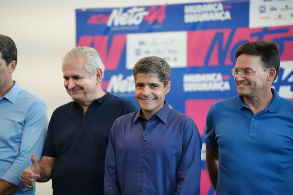 ACM Neto oficializa candidatura ao Governo da Bahia e declara apoio a Ronaldo Caiado para a Presidência
