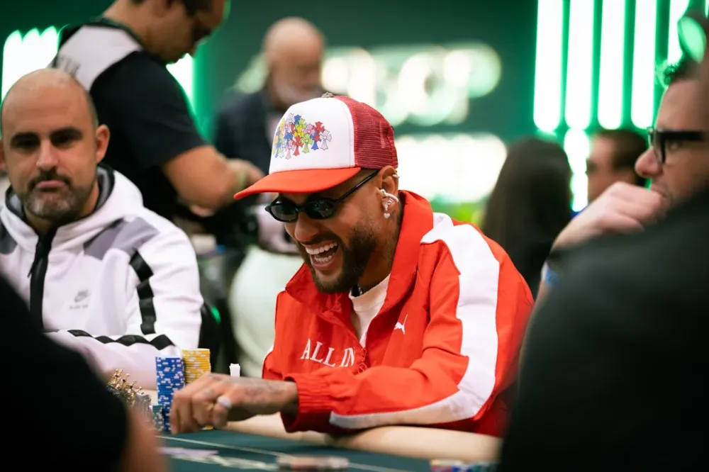 Neymar participa de torneio de pôquer pelo 2º dia consecutivo