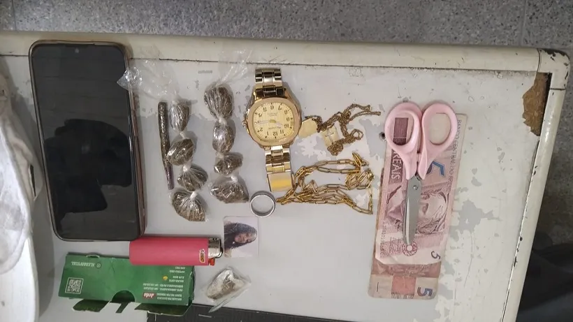 Homem é conduzido à delegacia após ser flagrado com porções de maconha no Centro de Abastecimento de Pojuca