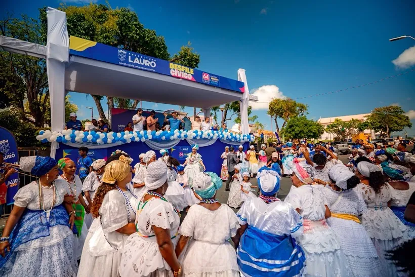 Desfile cívico marca os 64 anos de emancipação política de Lauro de Freitas