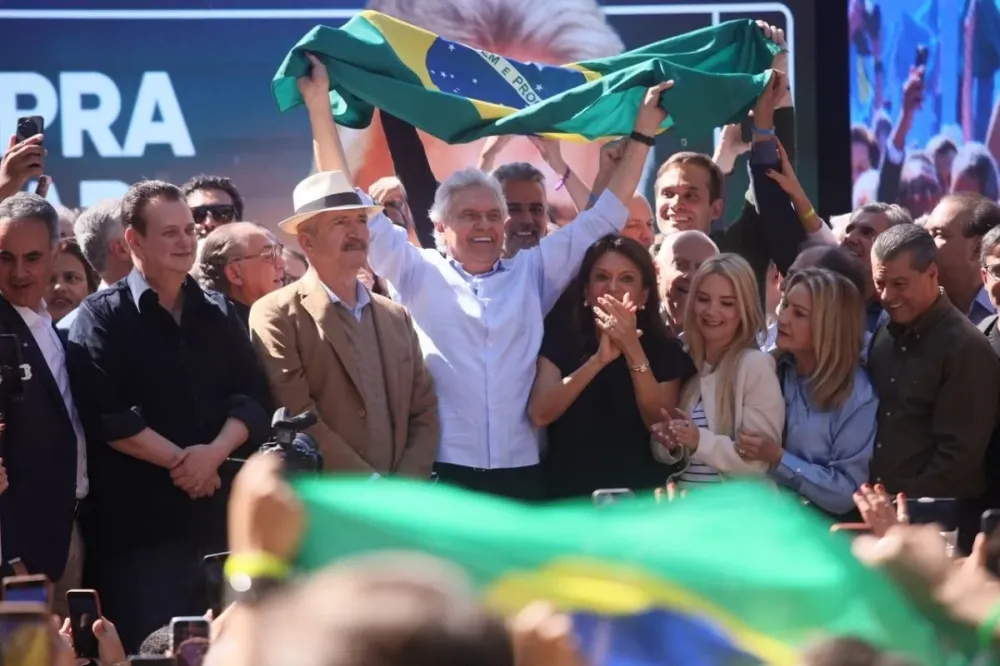 Caiado oficializa candidatura à Presidência e mira polarização entre Lula e Flávio Bolsonaro