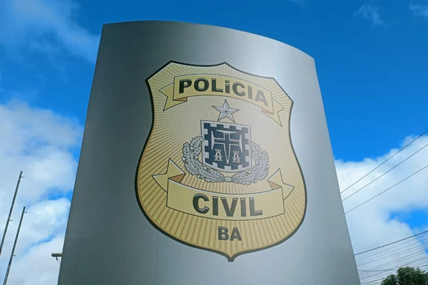 Médica é presa em flagrante por injúria racial, homofobia e embriaguez ao volante em Lauro de Freitas