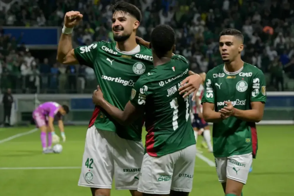 Atacante da Copa do Mundo pode reforçar o Palmeiras contra o Vitória