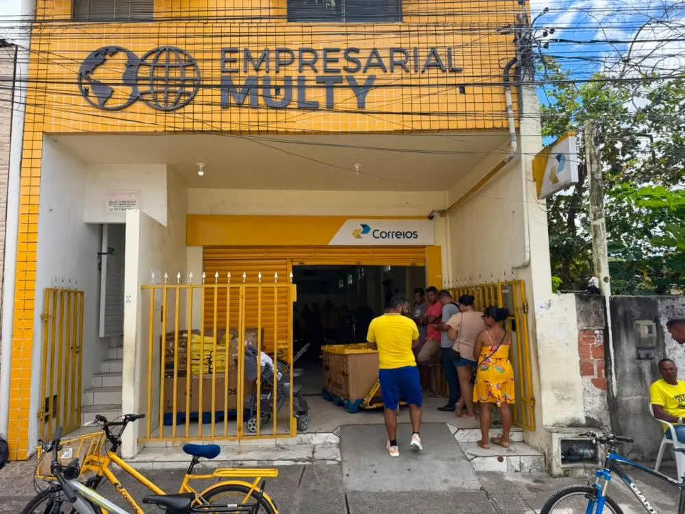 Moradores denunciam filas, fechamento antecipado e distribuição de fichas na agência dos Correios