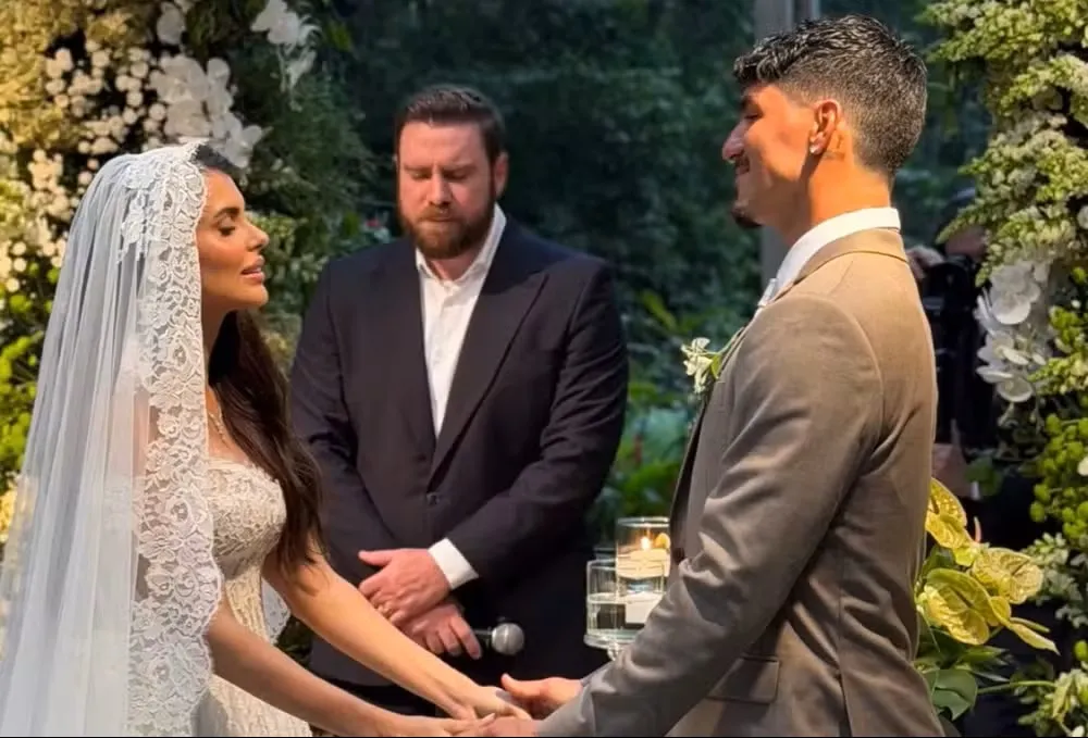 Gabriel Medina e Isabella Arantes se casam em cerimônia intimista em Maresias