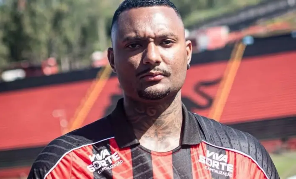Luan Cândido pede desculpas à torcida do Vitória após expulsão contra o Palmeiras