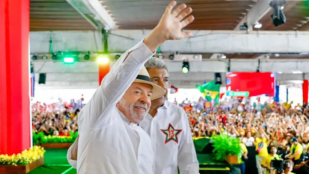 Lula coloca extensão do VLT até Camaçari entre prioridades de próximo ciclo de governo
