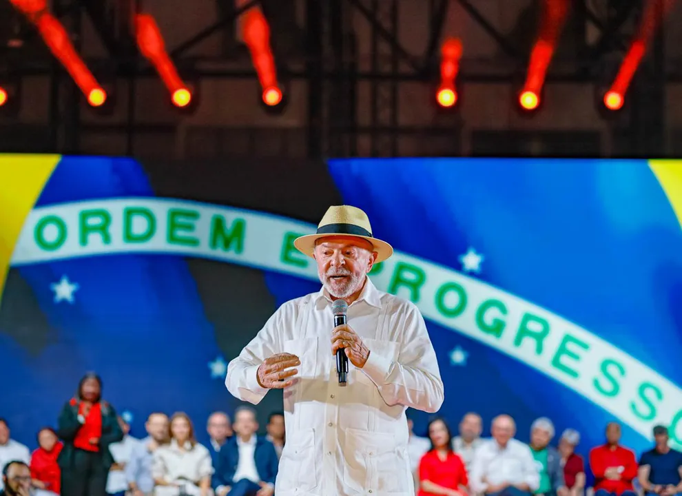 TSE manda governo Lula remover posts com promoção pessoal