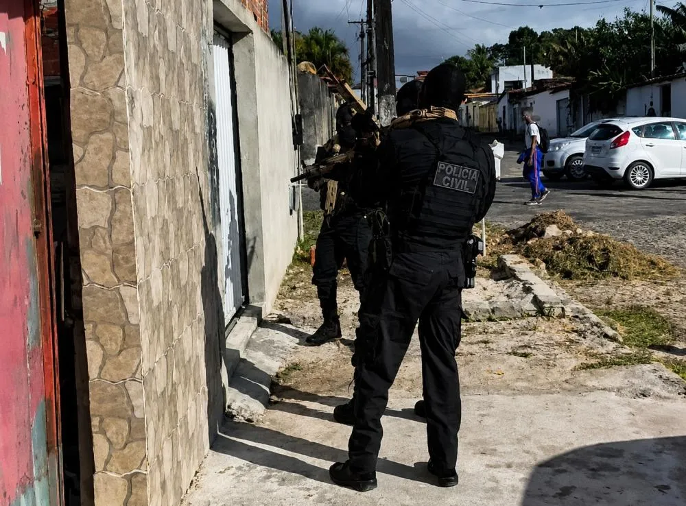 Polícia cumpre mandados em Dias d’Ávila e Lauro de Freitas em investigação sobre morte de advogada