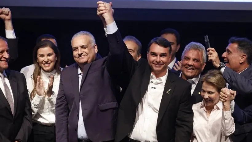Flávio Bolsonaro anuncia Alfredo Gaspar como vice em chapa presidencial pelo PL