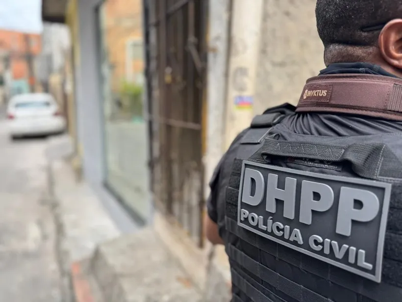 Homem investigado por homicídio é preso em Candeias