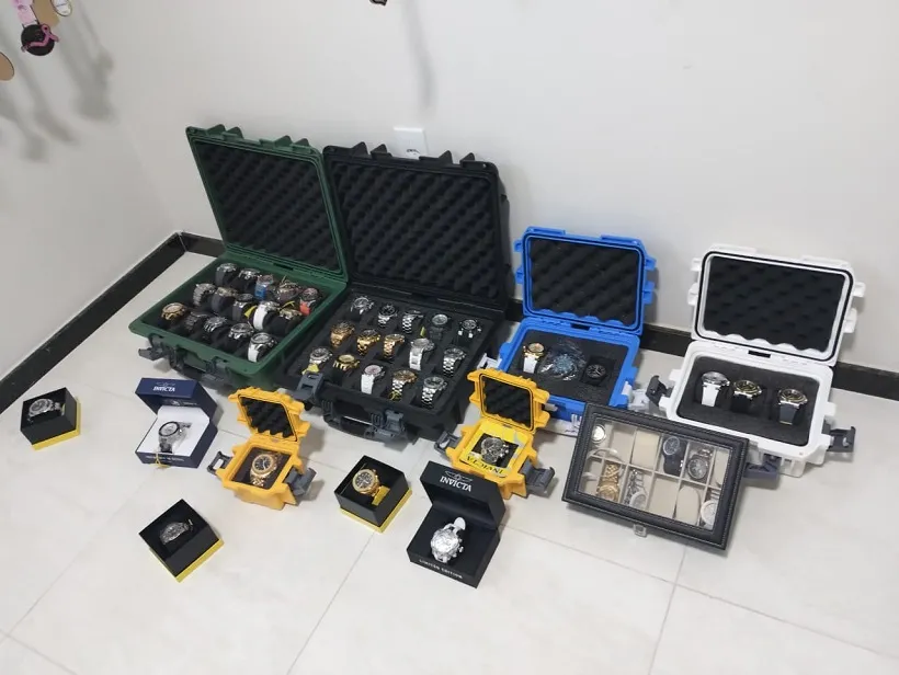 Polícia Civil apreende 64 relógios de luxo em imóvel ligado a líder do tráfico em Camaçari