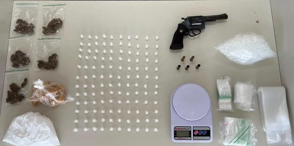 Polícia apreende revólver, drogas e munições no Centro de Dias d’Ávila