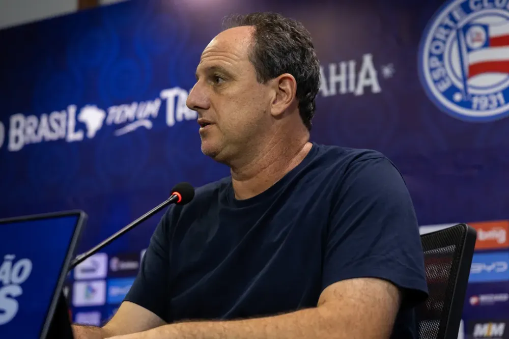 Rogério Ceni sobe o tom contra o gramado da Fonte Nova: “Vergonha!”