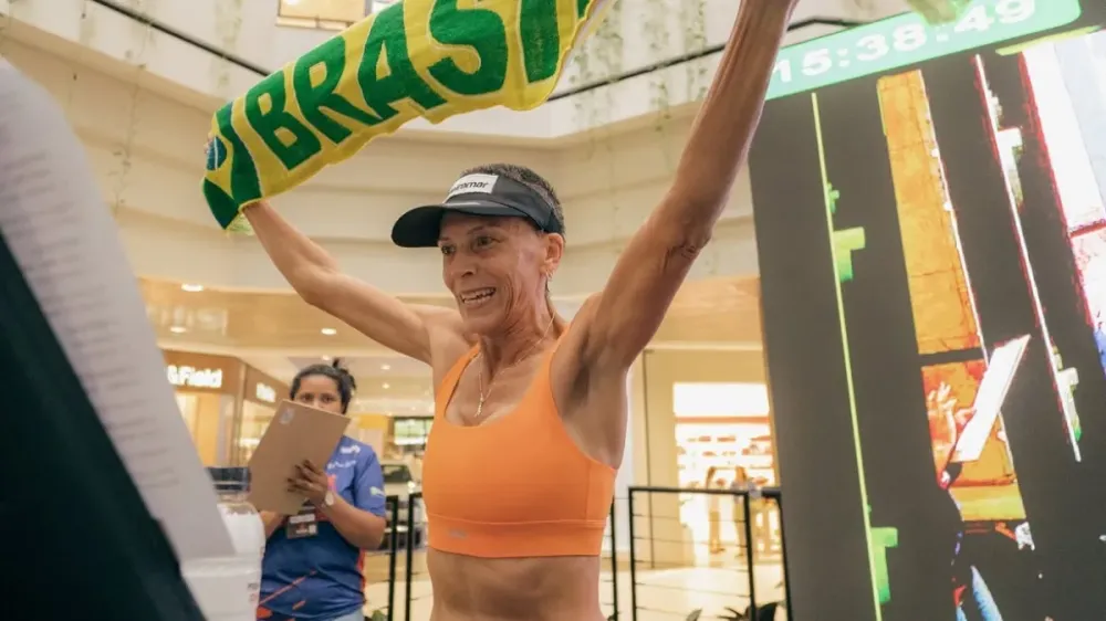 Aos 55 anos, brasileira corre mais de 866 km em uma semana e bate recorde mundial