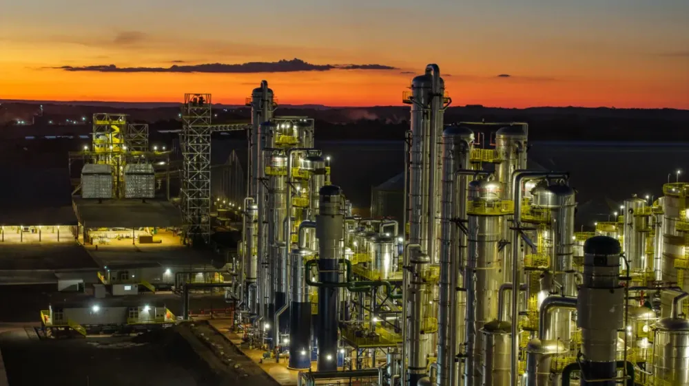 Usina capaz de produzir 498 milhões de litros de etanol inicia operação na Bahia