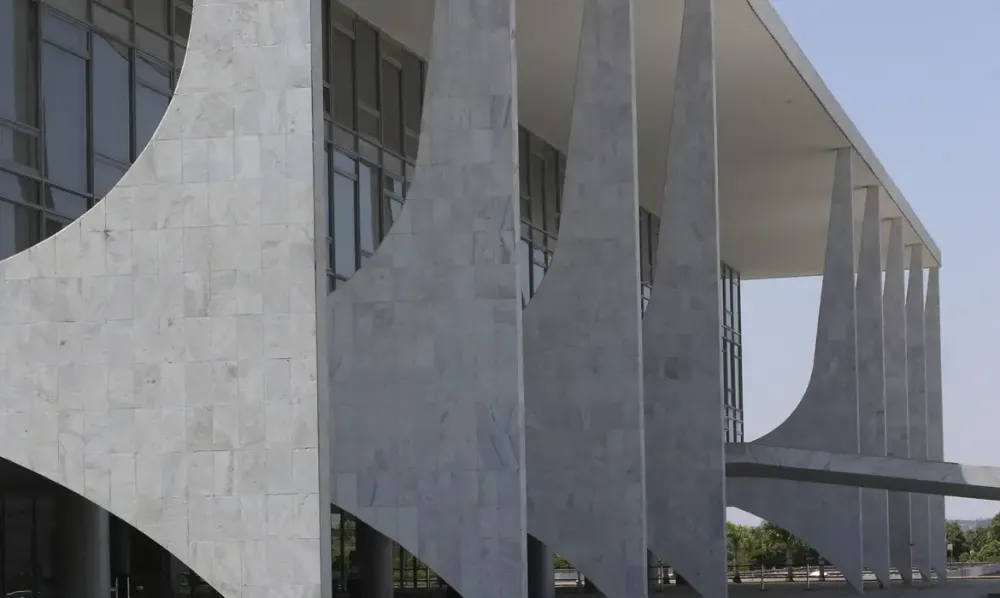 Brasil abre processo de reciprocidade contra tarifas dos EUA
