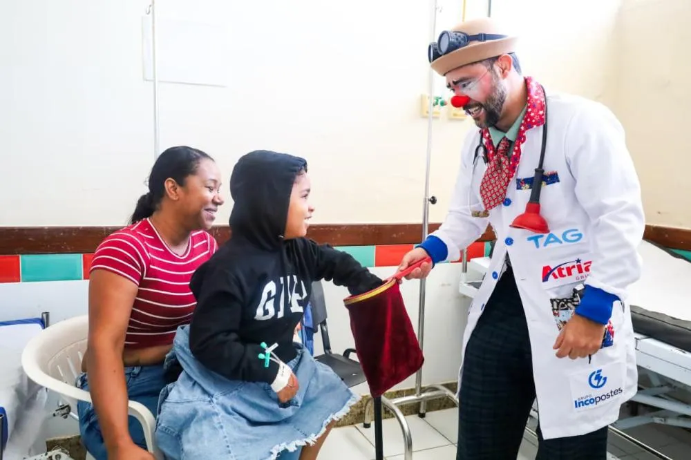 Artistas levam apresentações de mágica a pacientes do Hospital de Mata de São João