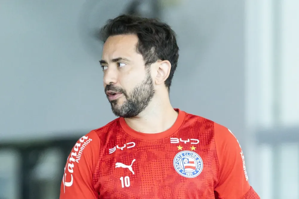 Bahia estima retorno de Éverton Ribeiro após problema nas costas