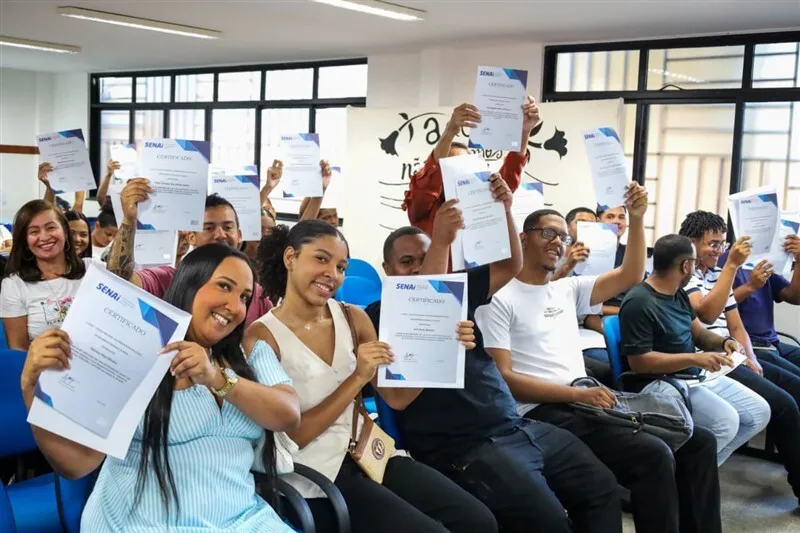 Prefeitura certifica jovens em cursos profissionalizantes do Programa de Aceleração do Emprego
