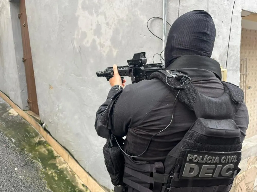 Três investigados por roubos em coletivos são presos em Salvador