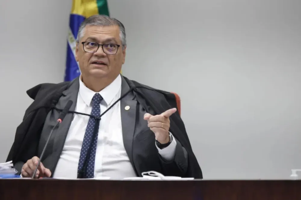 Flávio Dino autoriza PF a acessar dados sobre produtora de Dark Horse