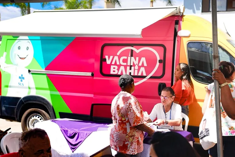 “Vacimóvel” intensifica Campanha Nacional de Multivacinação na sede e orla de Camaçari
