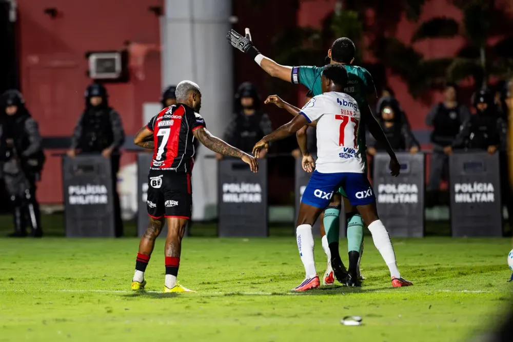 Cacá e Marinho são suspensos por confusão no BaVi; Jean Lucas é absolvido