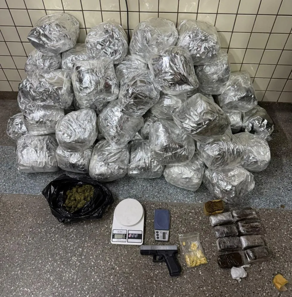 PM apreende cerca de 49 kg de maconha e drogas sintéticas durante ocorrência em Lauro de Freitas