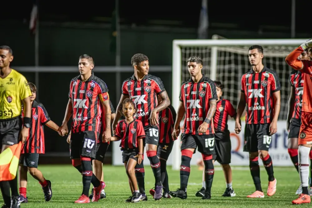 Vitória perde outro titular e terá time desfigurado contra o Vasco