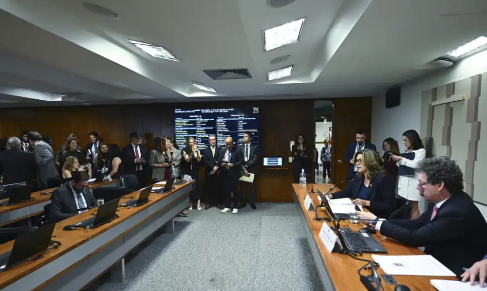 Comissão aprova fim da ‘taxa das blusinhas’ para compras de até US$ 50