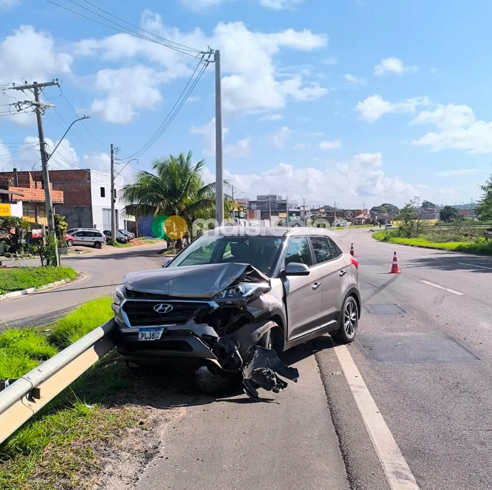 Cavalo na pista provoca colisão entre dois veículos na Estrada do Coco e morador denuncia falta de providências