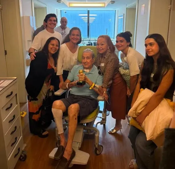Aos 83 anos, Parreira recebe alta após 80 dias internado no Rio
