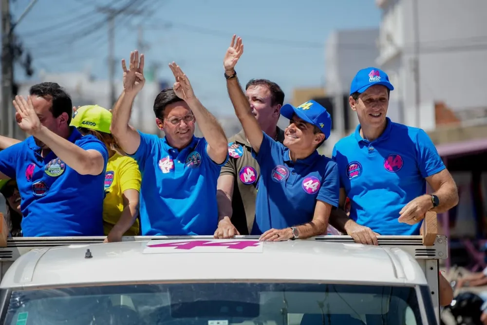 Carreata de ACM Neto reúne multidão e forma fila de 20 km em Vitória da Conquista