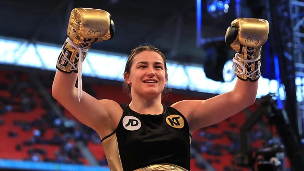 Katie Taylor encerra carreira no boxe com vitória diante de 83 mil fãs em Dublin