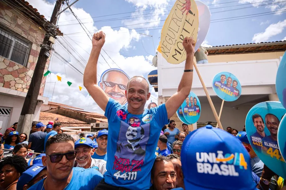 Elinaldo arrasta multidão em Camaçari e acende alerta da base governista nos desfiles de 7 de setembro