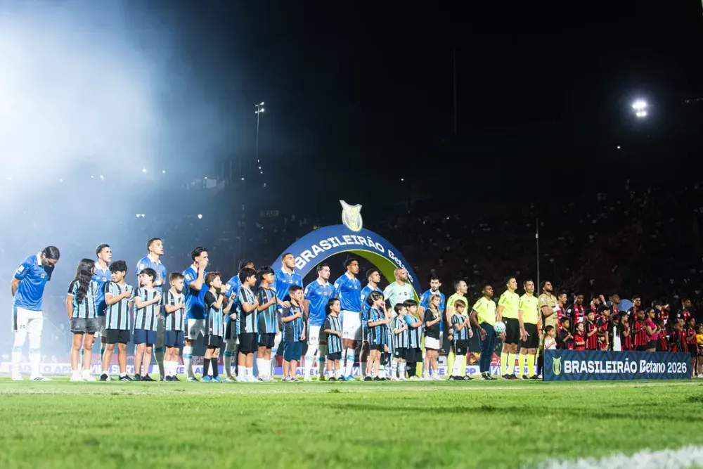 Goleiro do Grêmio culpa Barradão por mal estar antes de jogo contra o Vitória