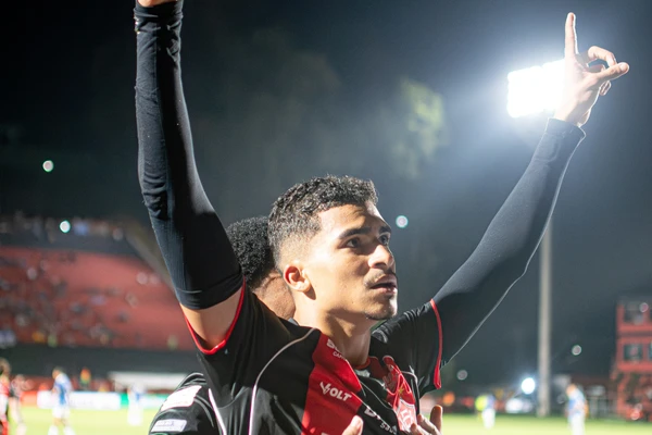 Vitória reduz risco de rebaixamento e aumenta chances de vaga na Sul-Americana após vencer o Grêmio