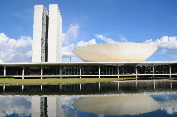 Câmara dos Deputados anuncia concurso com mais de 150 vagas e salários de até R$ 30,8 mil