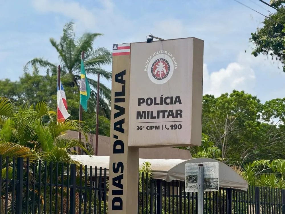 Suspeito atira contra policiais, foge e abandona mochila com mais de 4 kg de drogas em Dias d’Ávila